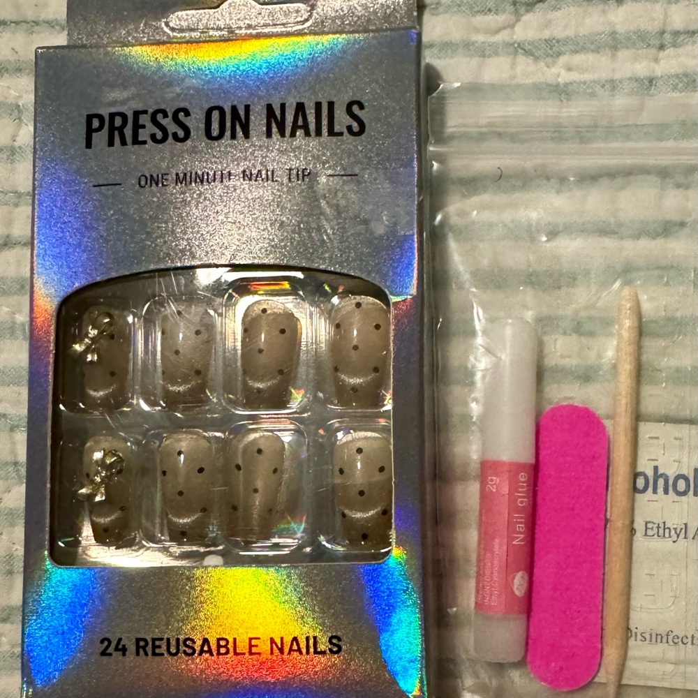 Reusable Beige Speckled Nail Set with Glue & Tools